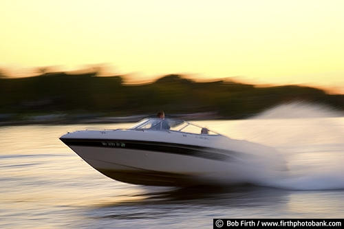 action;motion;panning;boating;destination;Lake Minnetonka;Minnesota;MN;speed;sunsets;tourism;Twin Cities lakes;motor boat;recreation